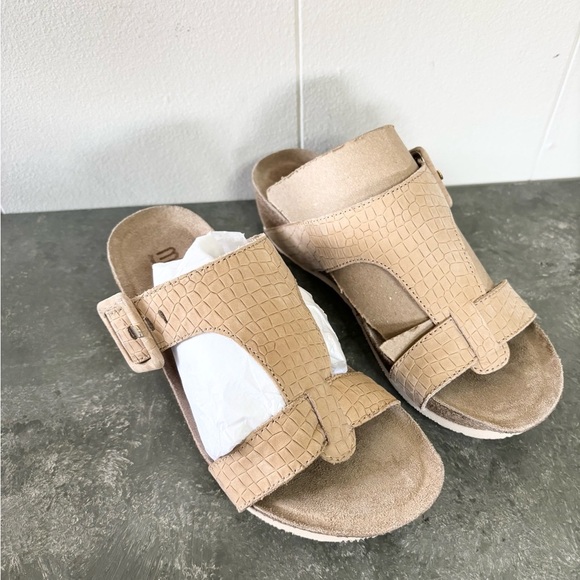 Munro Ronda T-Strap Wedge Sandal Tan Croc size 6.5WW (wide fit) - Picture 3 of 10